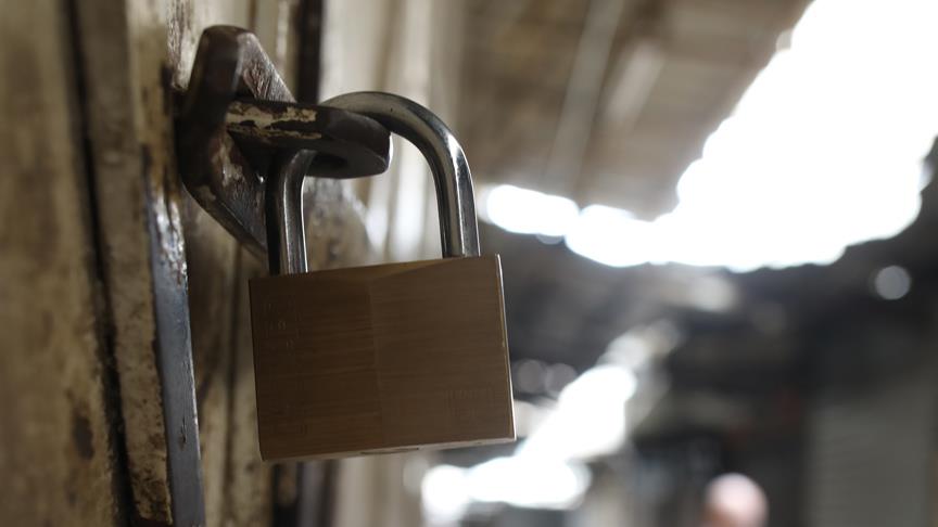 Batmak istemeyen patron dükkan kapadı