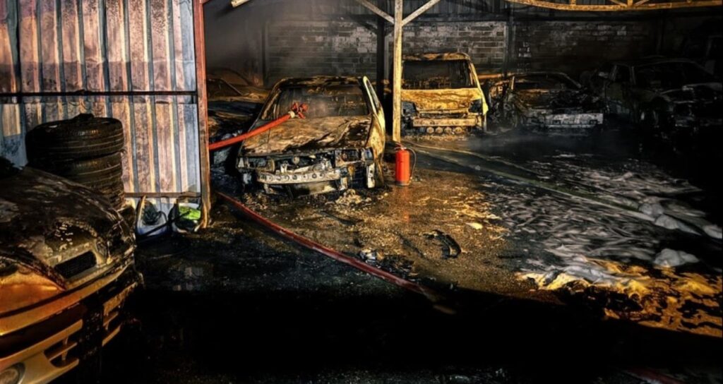 Bursa’da otomobiller alevlere teslim oldu