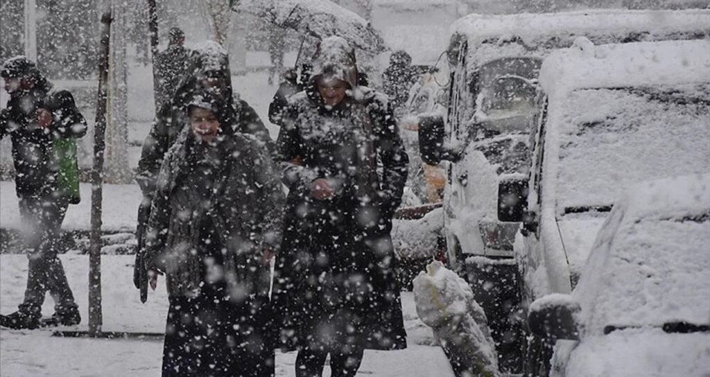 İstanbullular dikkat! Marmara’da kar yağışı başladı