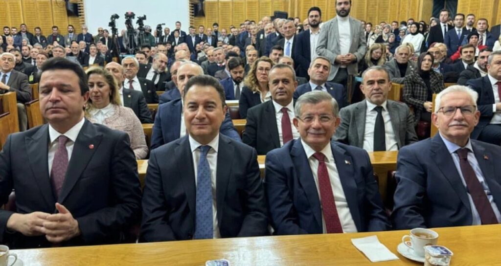 Kurulalı 24 saat olmadı: İlk ayrılık geldi