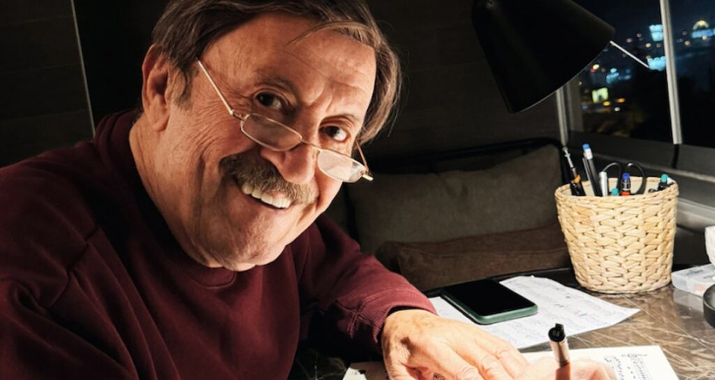 Selami Şahin’den bin eserlik özel kitap