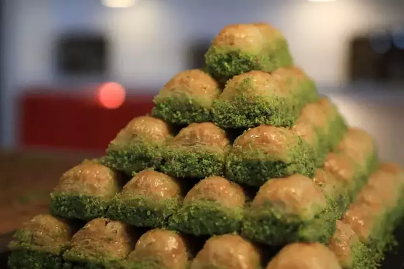 Baklavada ay çekirdeği sucukta tavuk kafası çıktı