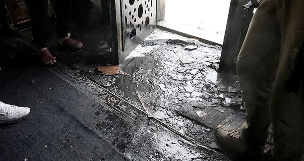 İsrailliler, Eriha’da bir camiyi ateşe verdi