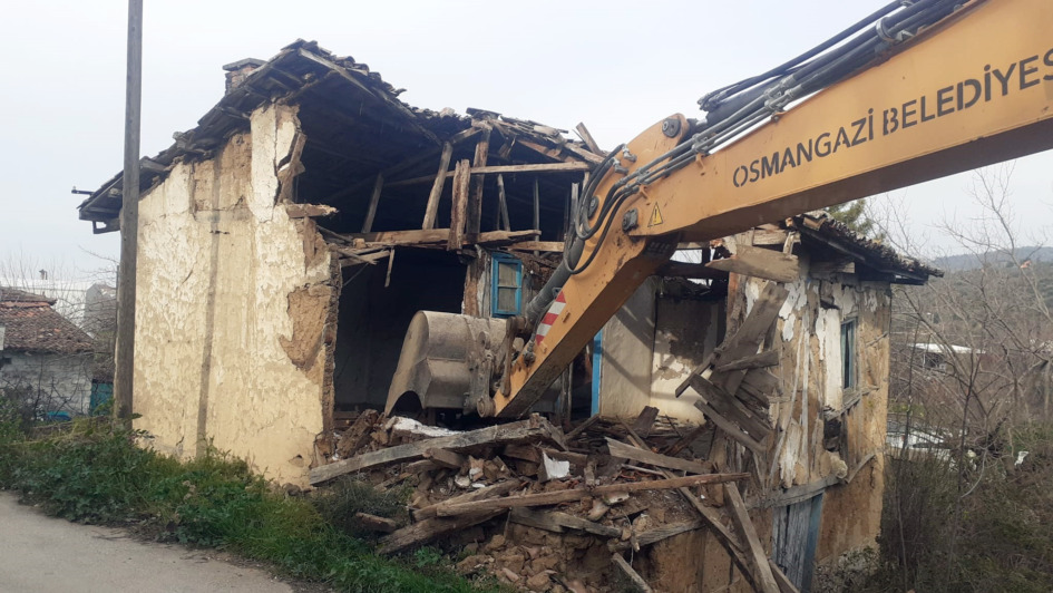 Metruk bina yıkımları hız kazandı