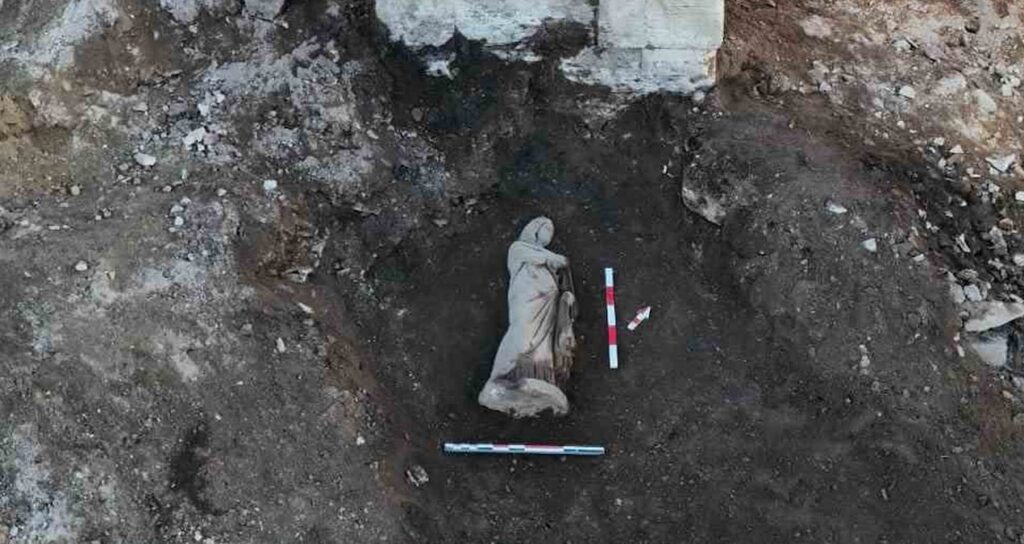 Perge Antik Kenti’nde beş yeni heykel bulundu