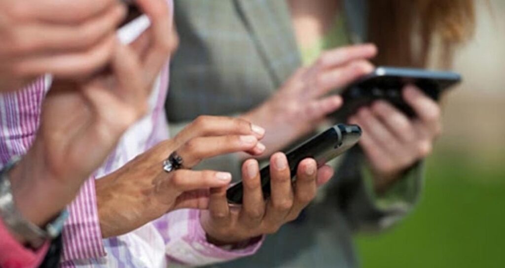 Akıllı telefon kullanıcılarının yaptıkları bu hata bataryayı yiyip bitiriyor