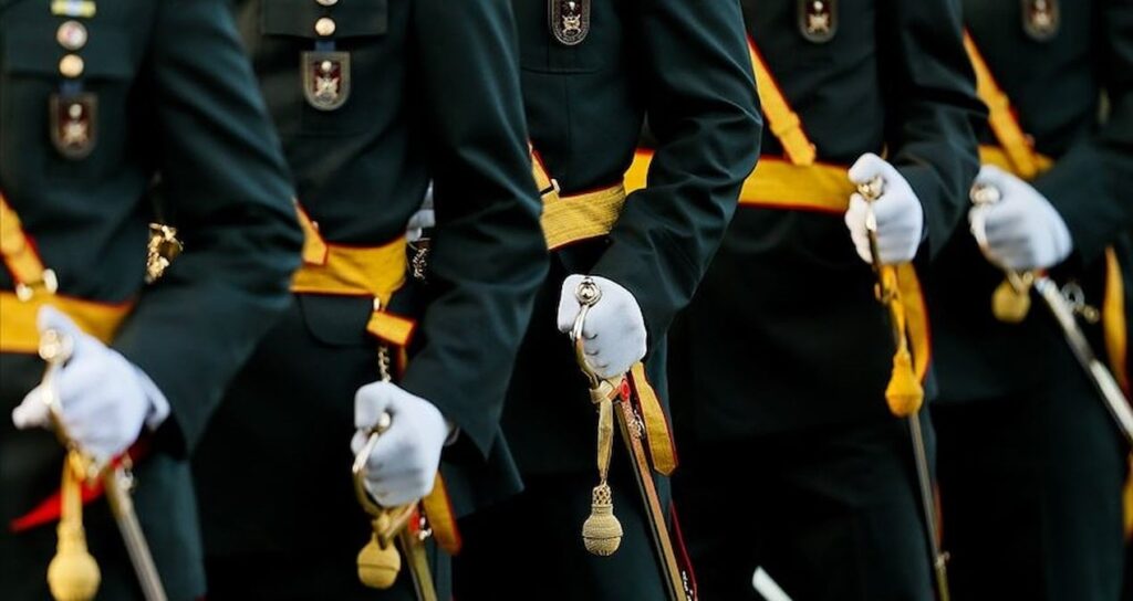 Askeri öğrencilere yatay geçiş yasağı getirildi