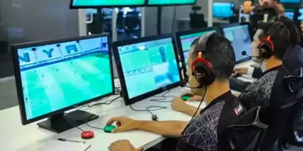 Beşiktaş Galatasaray derbisinin VAR hakemi açıklandı