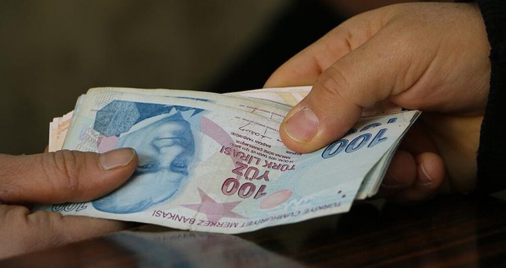 DİSK-AR: Asgari ücret iki ayda 1640 TL azaldı