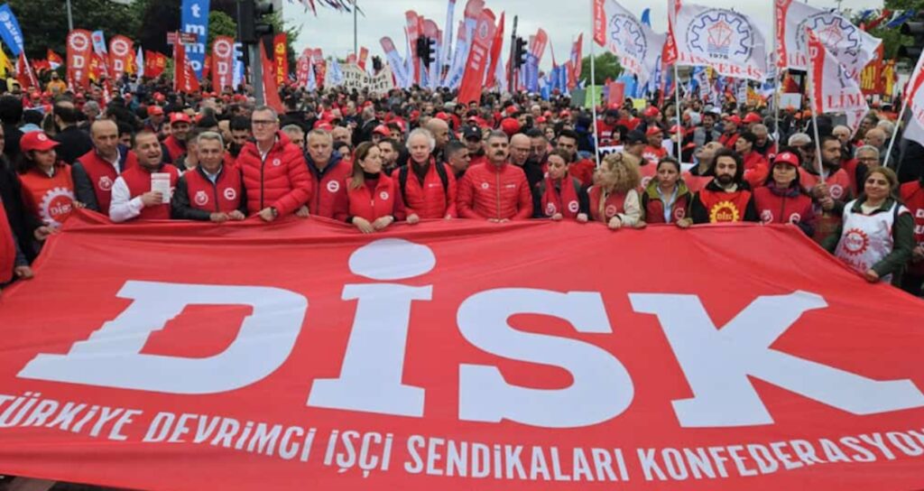 DİSK duyurdu: Mavi-beyaz yakalılar bugün yarım gün iş bırakacak
