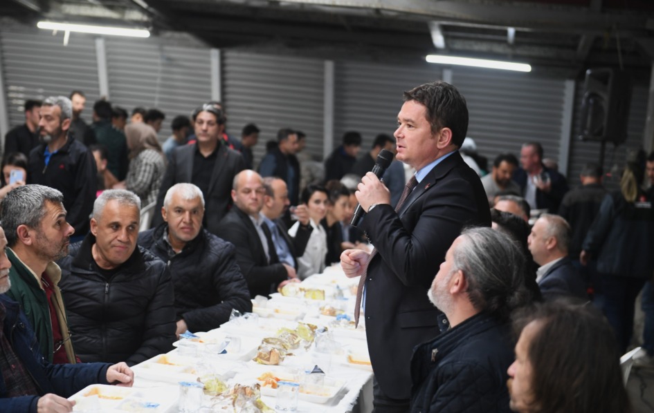 Erkan Aydın Çiftehavuzlar mahallesinde bin kişiyle iftar açtı