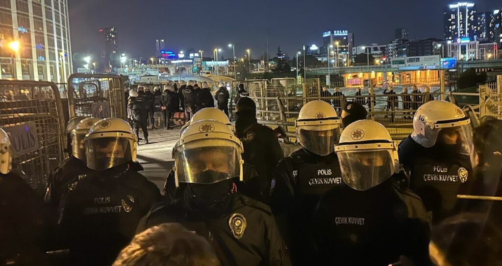 Ev baskınları devam ediyor