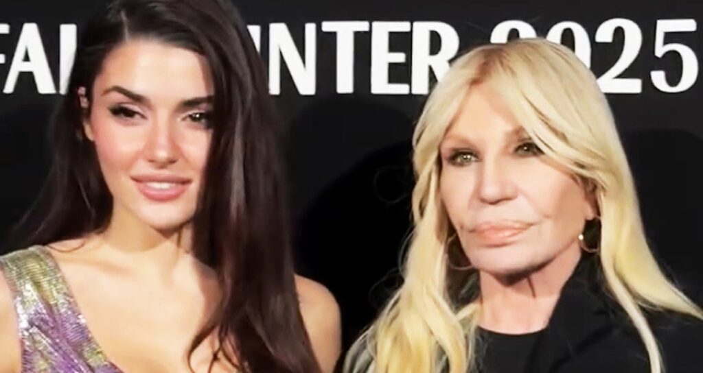 Hande Erçel Donatella Versace ile aynı karede