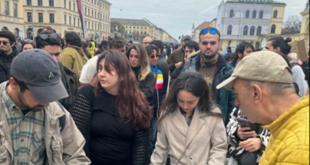 İmamoğlu için başlatılan imza kampanyasına yoğun destek
