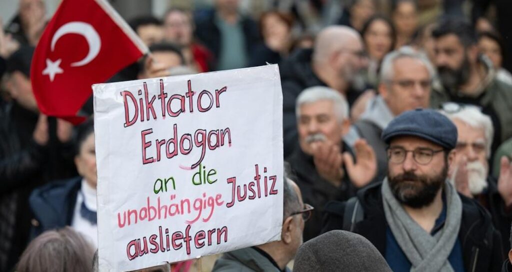 İmamoğlu için Frankfurt’ta destek yürüyüşü düzenlendi