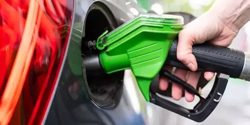 Motorinin ardından benzine de indirim geldi