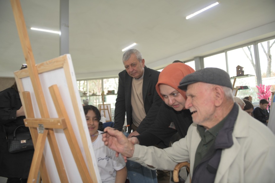 Osmangazili öğrenciler huzurevi sakinleriyle resim yaptı