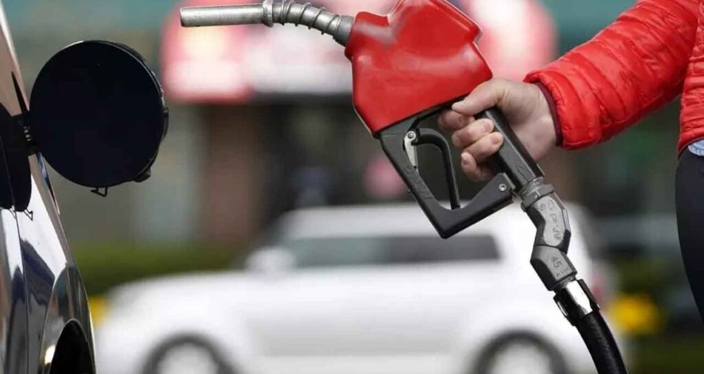 Akaryakıta yapılacak dev zam iptal edildi