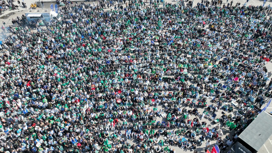 Bursalılar şampiyonluk coşkusunu Büyükşehir’le yaşadı