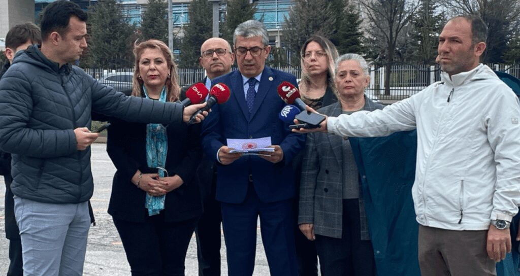 CHP’den AYM’ye yürürlüğü durdurma ve iptal başvuruları