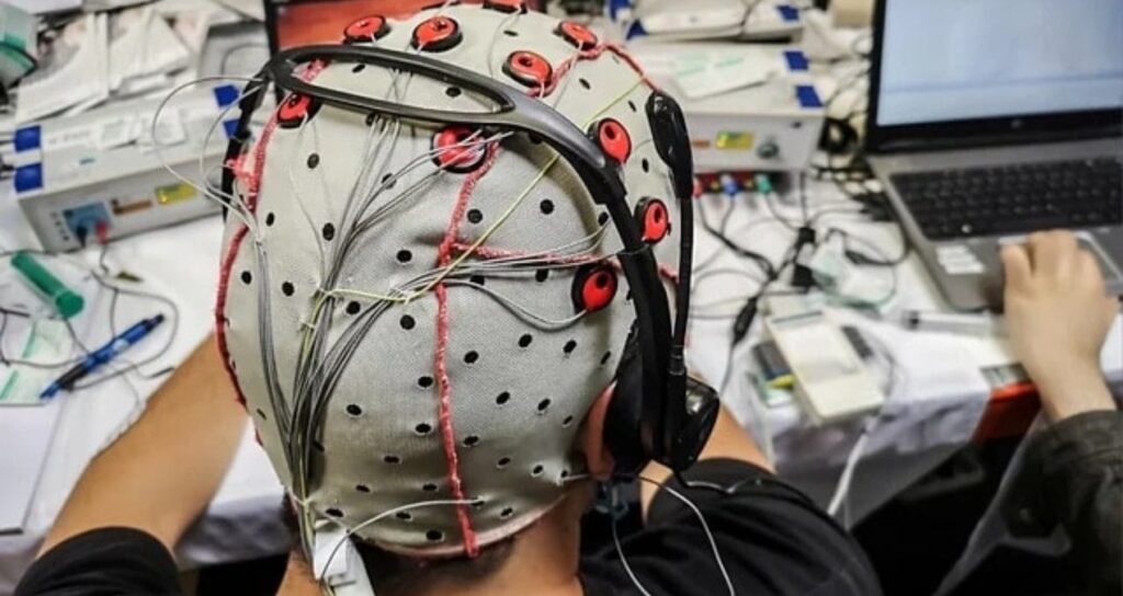 Düşünceyi konuşmaya çeviren cihaz geliştirildi