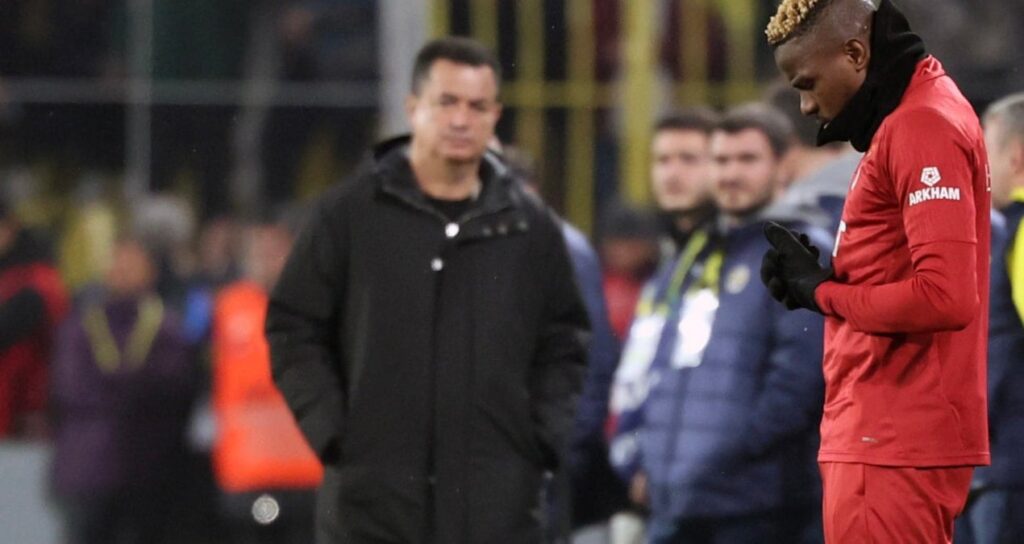 Galatasaray’dan paylaşım: Dokunma sadece izle!