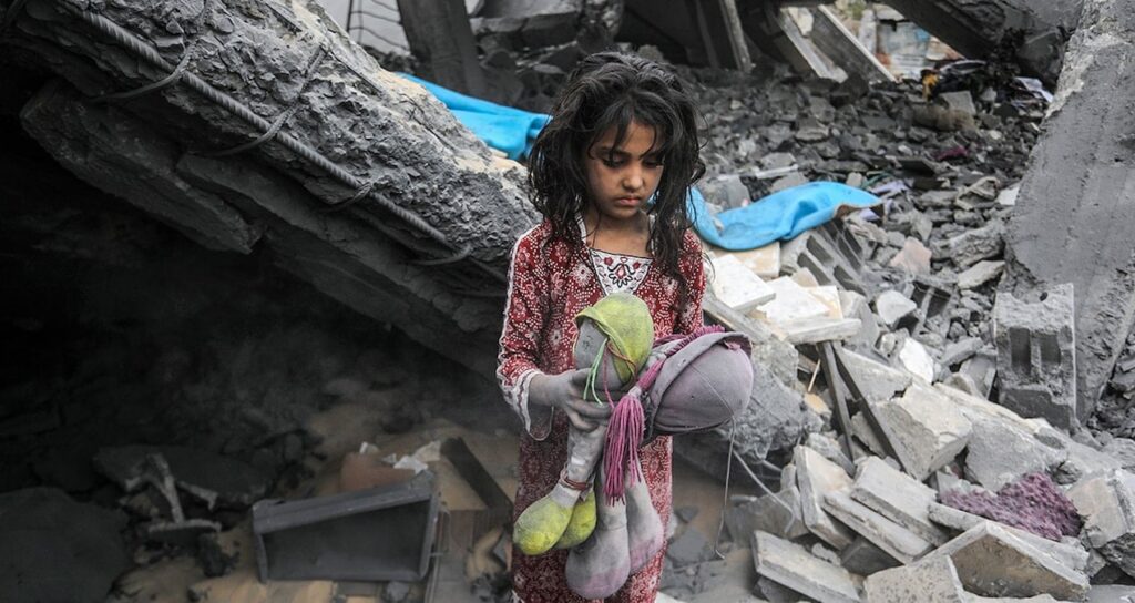 Gazze’de 10 günde 322 çocuk öldü