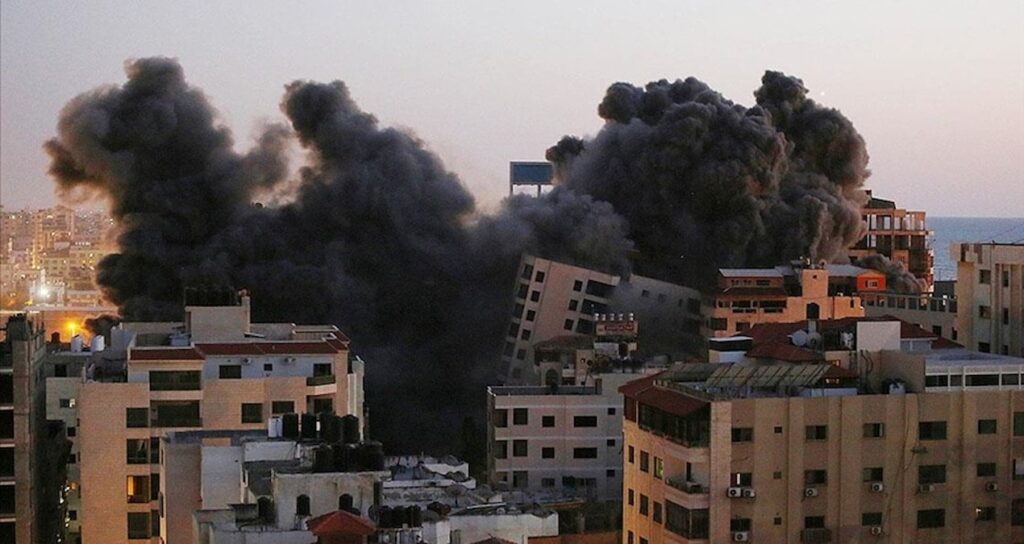 İsrail füzeleri Gazze hastanesini vurdu