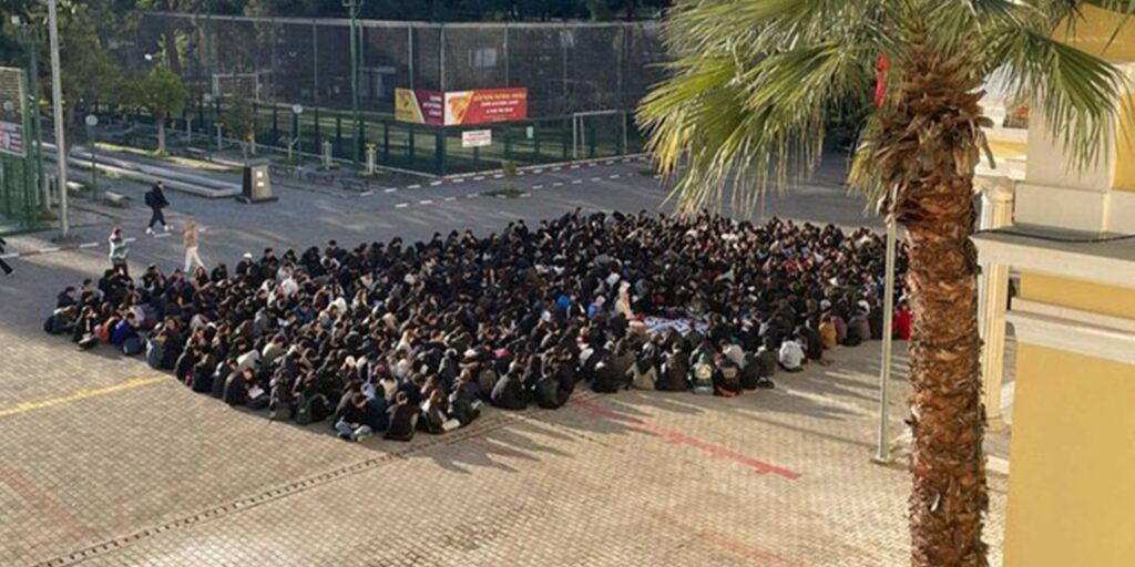 O öğretmen görevden uzaklaştırıldı