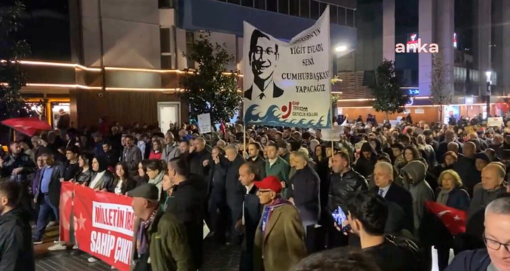 Standa yapılan bıçaklı saldırı Trabzon halkını sokaklara döktü!