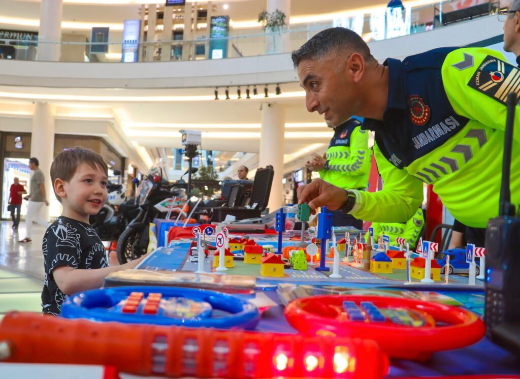 Bursa İl Jandarma Komutanlığı’ndan Trafik Haftası’nda Anlamlı Etkinlik