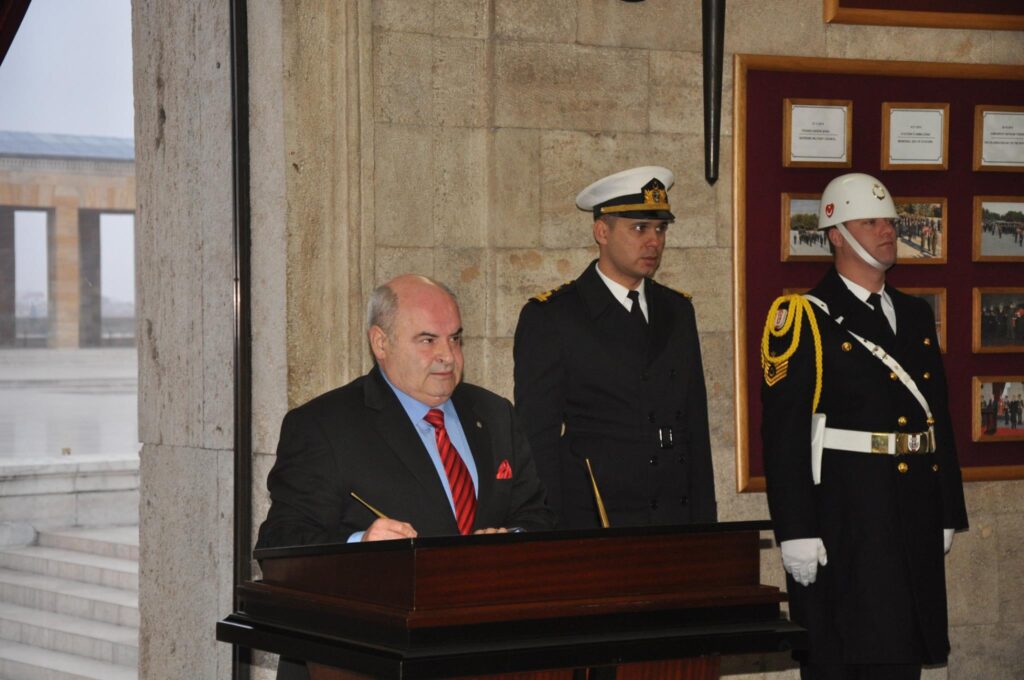 Cavit Kaya’dan Gürsu Belediyesi’ne Sert Eleştiri: “İşçiye Yüzde 2 Zam Dayatması Kabul Edilemez”