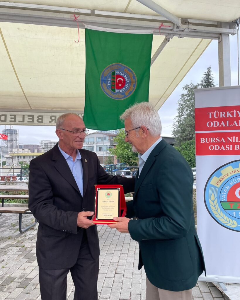Turgay Erdem’e Tarıma Katkılarından Dolayı Plaket