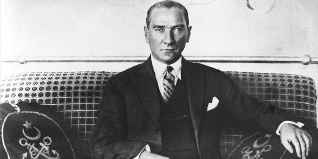 Avrupa’da işlek bir caddeye Atatürk’ün adı verildi