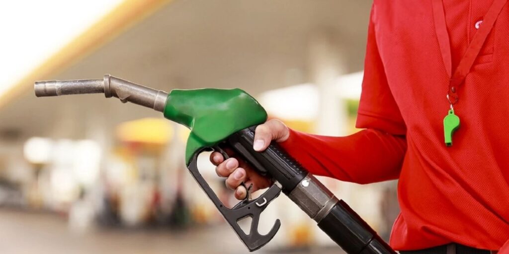 Benzine büyük zam!