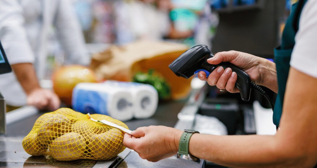 Binlerce market çalışanı her an işsiz kalabilir