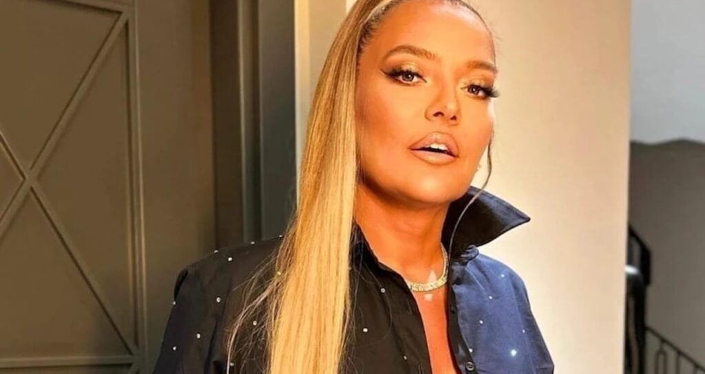 Demet Akalın Bodrum esnafına isyan etti