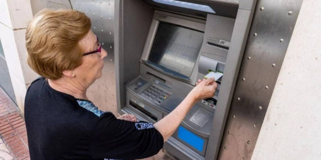 Emekliye son çağrı: Hesaplarına 30 bin TL yatacak