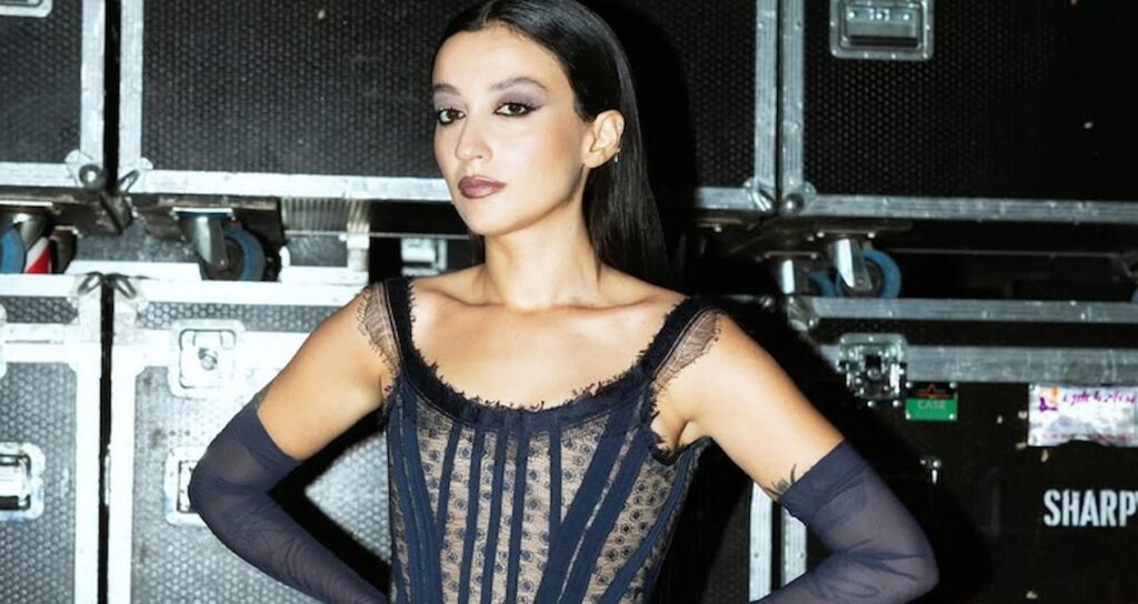 En doğal halini paylaştı… Sıfır makyaj Melike!