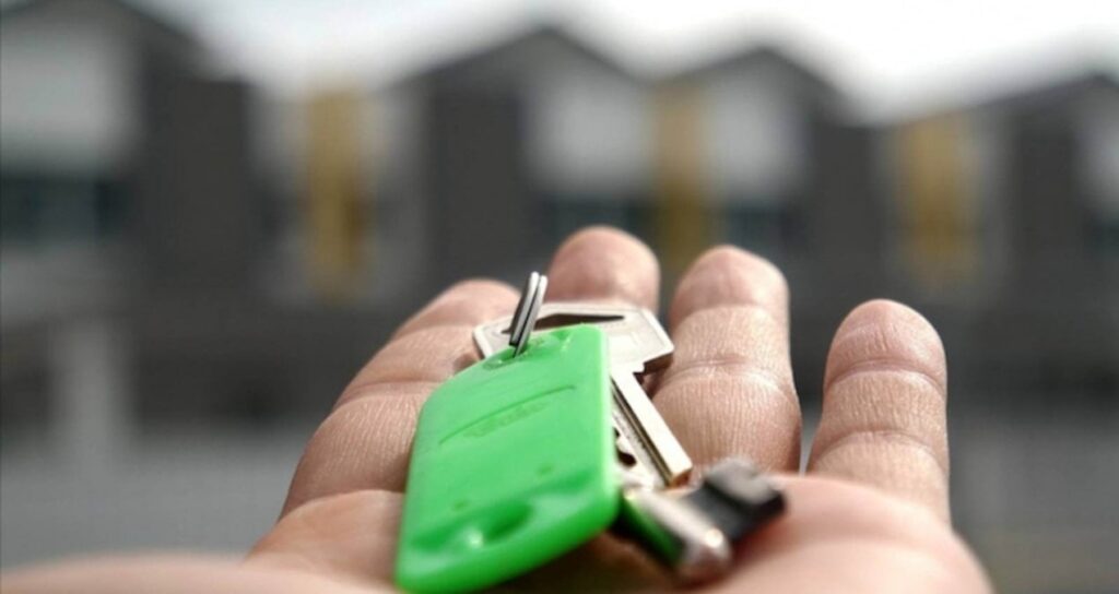 Evi görmeden para gönderen yandı