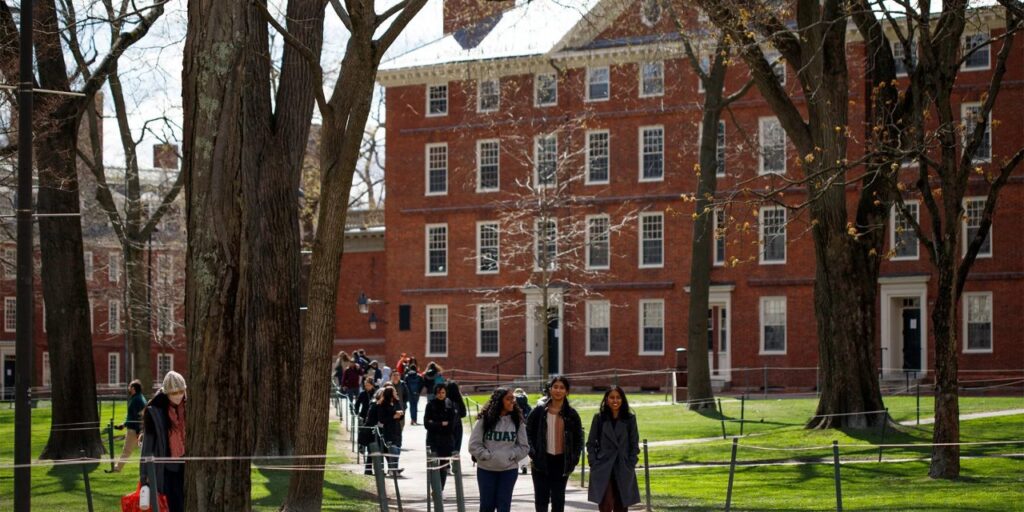 Harvard’dan Trump yönetimine yabancı öğrenci davası