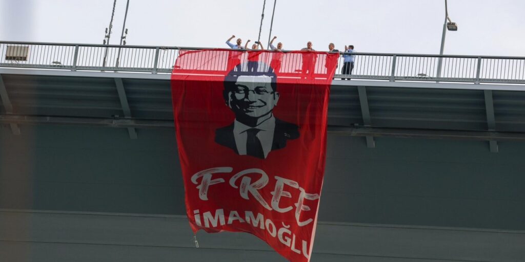 İmamoğlu pankartına soruşturmasın sert tepki