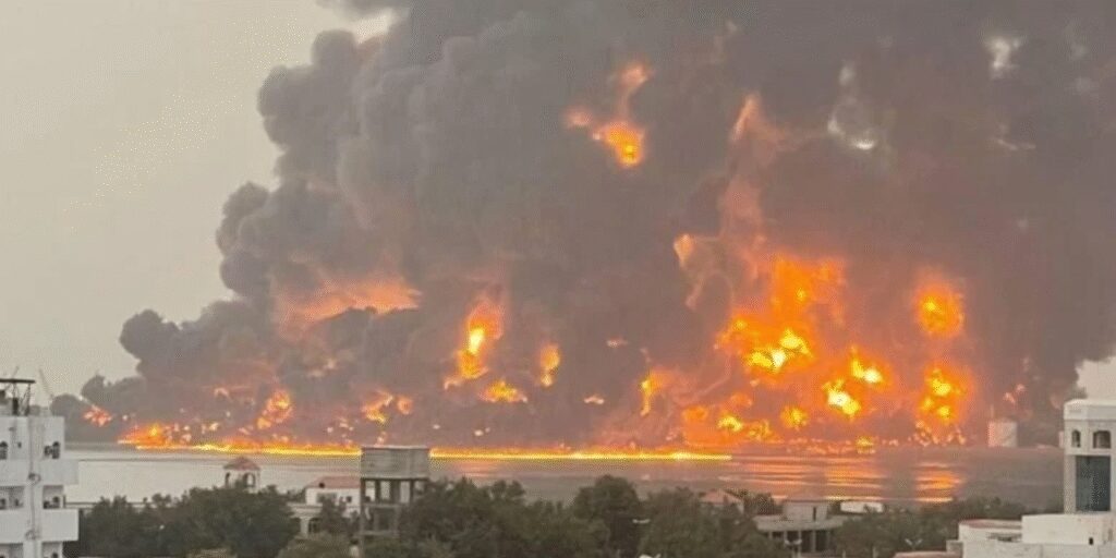 İsrail Yemen’in limanlarını bombaladı