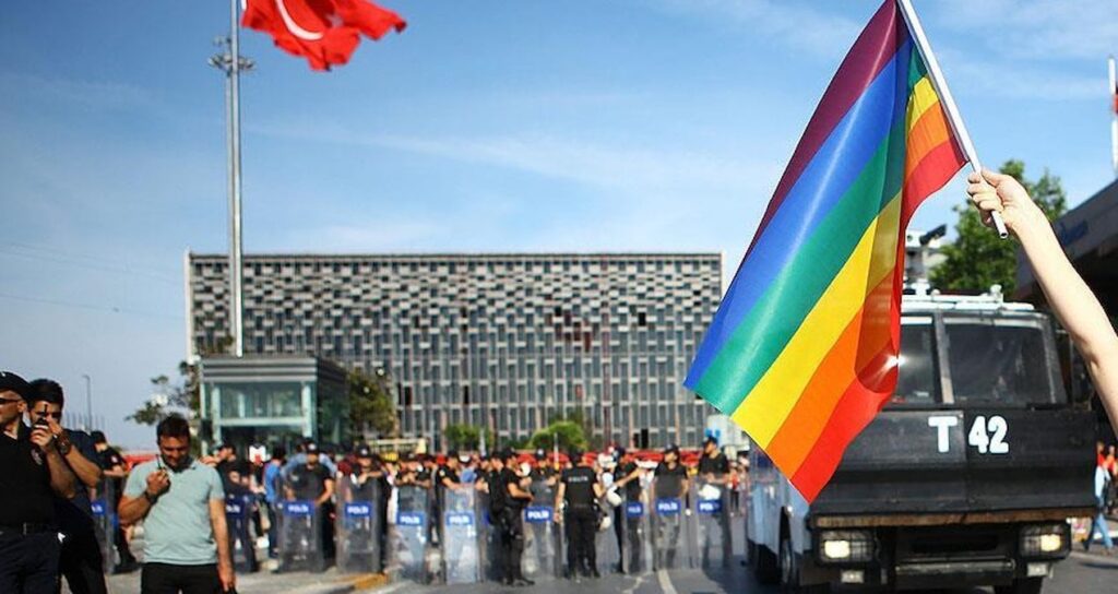 Nişan ve düğün töreni yapan eşcinsellere 4 yıl hapis geliyor