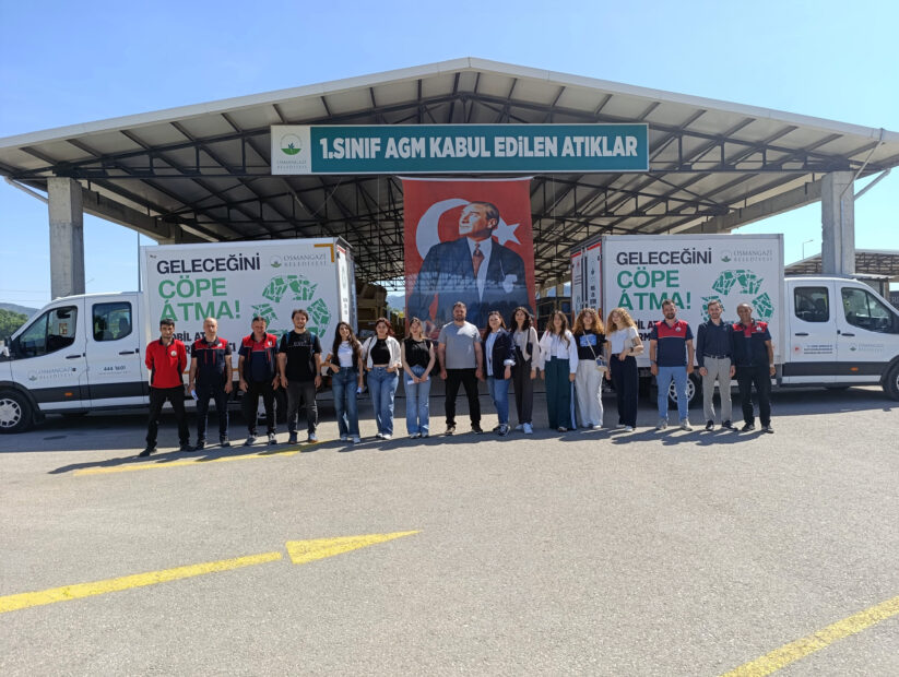 Öğrenciler kapı kapı dolaşılarak halka çevre bilinci kazandırıyor