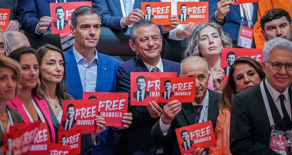 Sosyalist Enternasyol’de aile fotoğrafına İmamoğlu damga vurdu