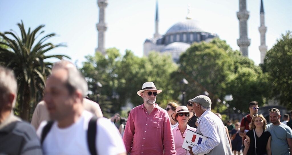 Türkiye, ilk 4 ayda 12,7 milyon ziyaretçi ağırladı