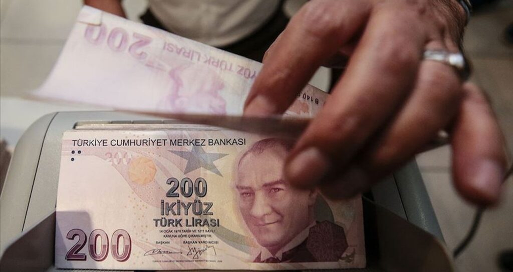 Yaşlı ve engelli aylıkları hesaplara yatmaya başladı