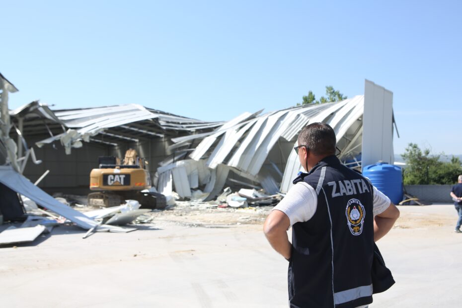 Yaylacık Mahallesi’nde 2 kaçak yapı yıkıldı