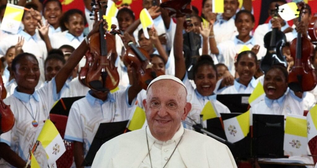 Yeni Papa seçilirken dünya neyi bekliyor?